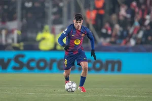 Pedri do Barcelona afastado um mês devido a lesão na coxa