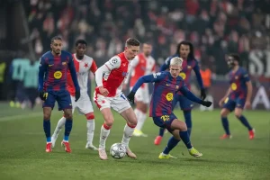 Flick elogia o espírito do Barcelona na reviravolta contra o Slavia Praga