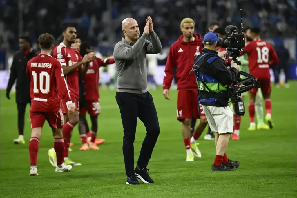 Arne Slot revela o que espera para o mercado de janeiro do Liverpool