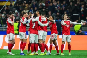 Arsenal and Manchester United in a decisive clash in the Premier League.