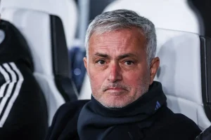 “Mourinho surprises and misses the pre-match conference for Benfica.”
