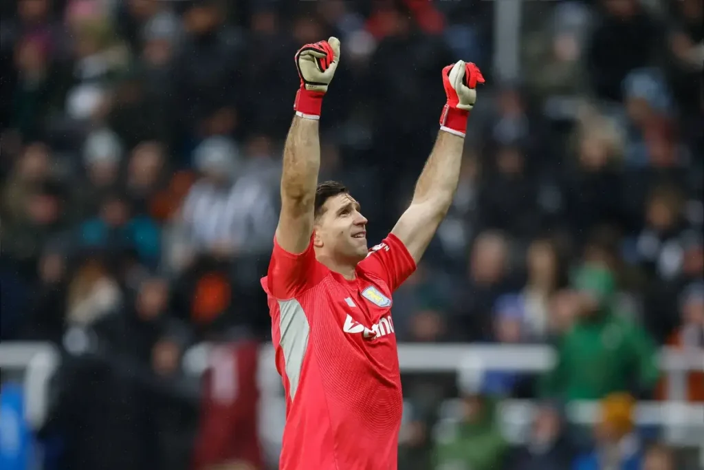 Manchester United can sign Emiliano Martinez for just 40 million euros.