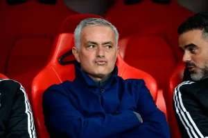 “Mourinho reacts to the entrance of ultras in Seixal and defends Benfica’s statement.”