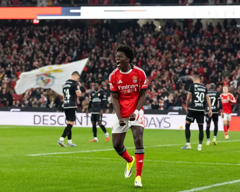 Anísio Cabral brilha na estreia pelo Benfica com golo relâmpago