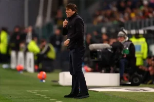 Antonio Conte declares a “state of emergency” at Napoli before the match with Chelsea.