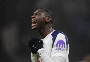 Kolo Muani brilha e garante passagem do Tottenham nos oitavos da champions