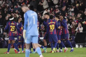 Fãs do Barcelona atacam jogadores em duelo com o copenhaga
