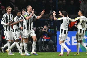 Newcastle empata com PSG e avança para os play-offs da Champions League