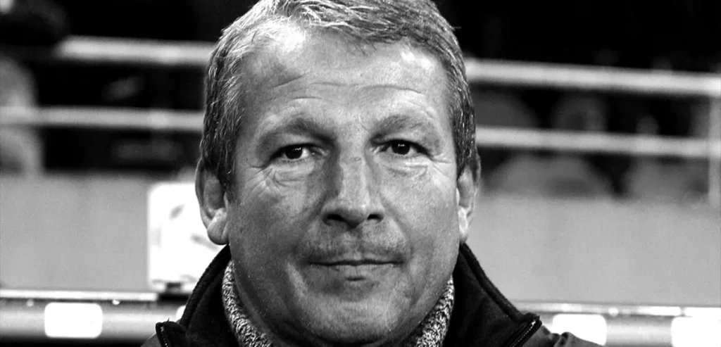 Morre Rolland Courbis, lenda do futebol francês, aos 74 anos