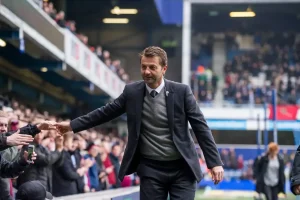 Former Tottenham coach criticizes the club’s management and suggests a spa instead of the Academy.