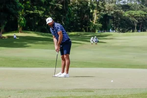 Dustin Johnson enfrenta desafios com parceiro em crise após saída de Patrick Reed