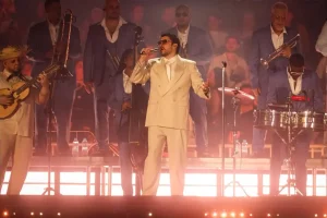 Bad Bunny provoca fãs de Cristiano Ronaldo com gesto a Lionel Messi