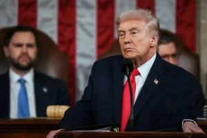 Donald Trump attacks Robert De Niro with insults and aggressive provocations.