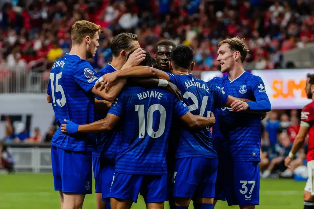 Everton enfrenta dificuldades para superar o revitalizado Manchester United de Carrick