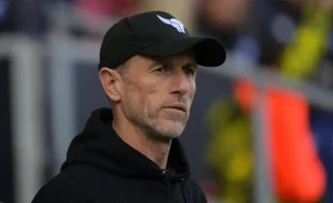 Gary Rowett assume o comando do Leicester e promete revolução na equipa