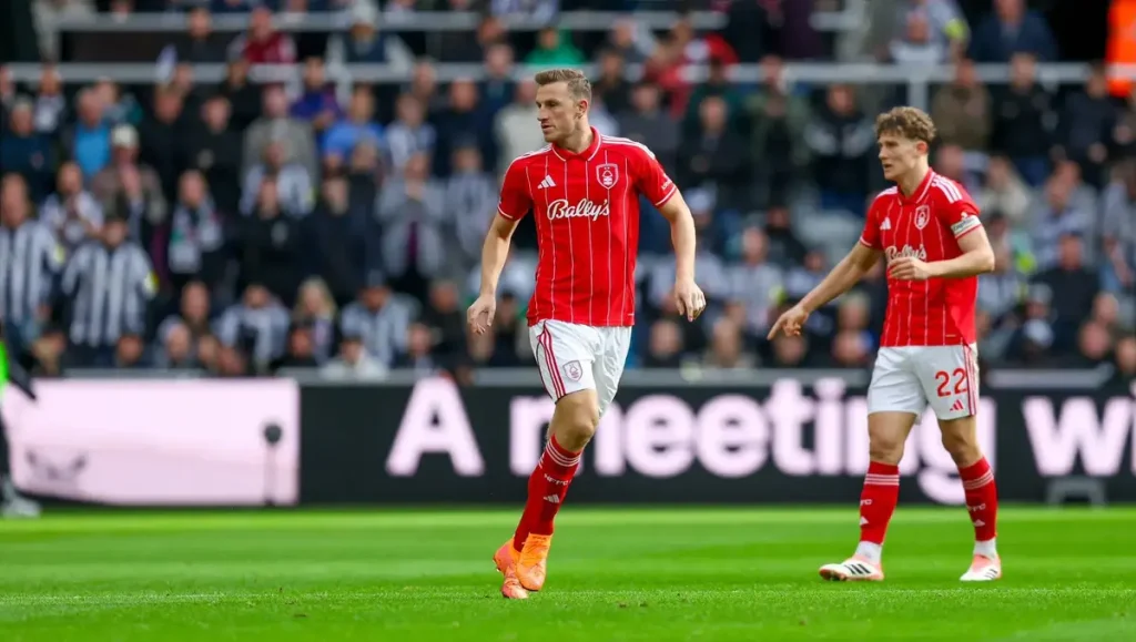 Vitor Pereira espera que Chris Wood retorne rapidamente ao Nottingham Forest