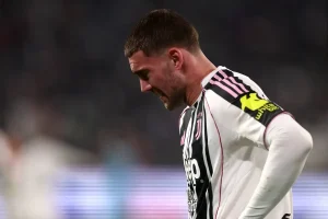 Vlahovic regressa à Juventus e atrai atenção de Chelsea, Newcastle e Milan