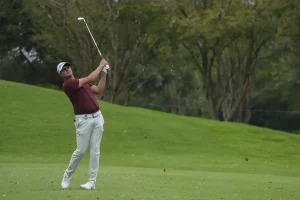 Fans applaud victory of 2.7 million in the DP World Tour.