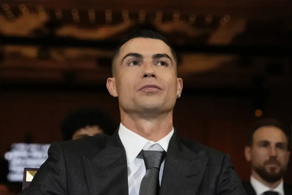 Cristiano Ronaldo alcançou marco impressionante aos 30 anos, supera Messi em estatísticas