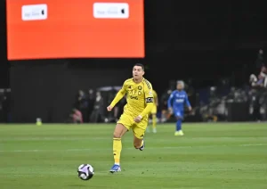 Cristiano Ronaldo brilha no regresso ao Al-Nassr após novela da transferência