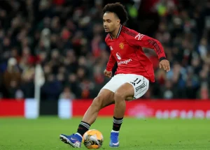 Manchester United prepara plano para substituir Joshua Zirkzee com conversas decisivas no final da época
