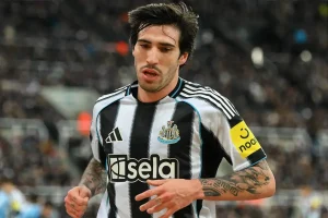 Manchester United deve entrar na corrida por médio cobiçado pelo Arsenal