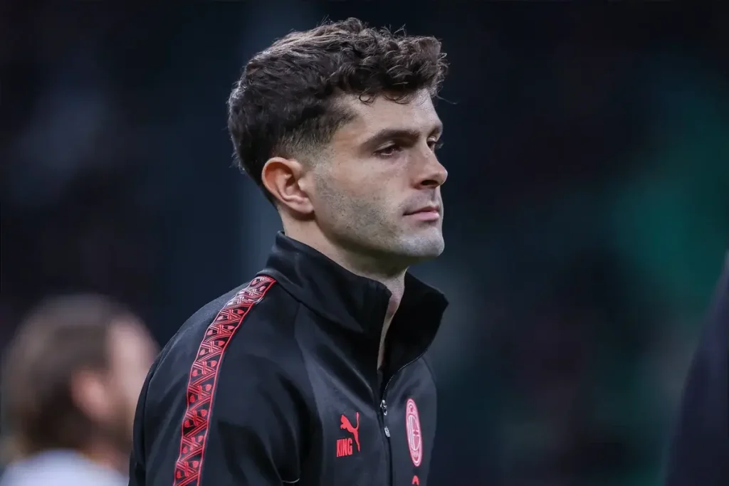 Pulisic aguarda proposta do milão enquanto Liverpool e Arsenal espreitam