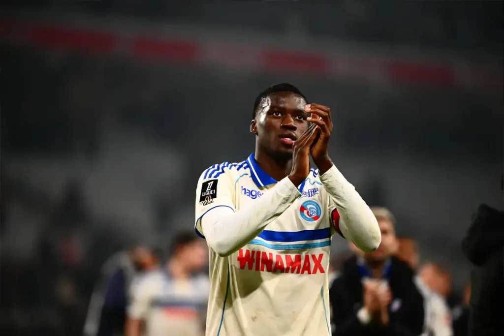 “Chelsea sees the signing of the new center-back postponed on a decisive day.”