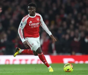 Saka renova contrato de longo prazo com o Arsenal e deixa fãs em êxtase