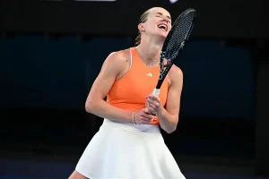 Elina Svitolina recusa cumprimentar jogadora russa após derrota no Qatar Open
