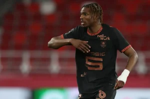 Jeremy Jacquet chega a Liverpool para exames médicos após Chelsea perder negócio de £60m
