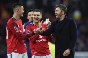 Michael Carrick elogia sesko após momento decisivo no Manchester United