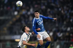 Fabregas critica Morata após cartão vermelho: ‘deveria praticar outro desporto’