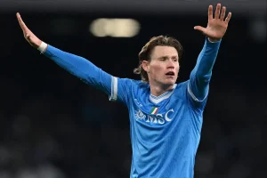Manchester United e Arsenal em guerra por Scott McTominay após revelação do Napoli