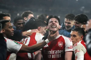 Upson alerta: é hora de Arsenal e arteta conquistarem troféUS
