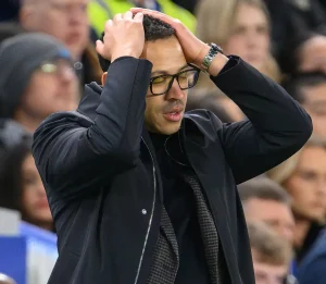 Ex-jogador do Arsenal responde a Liam Rosenior sobre comentários de respeito