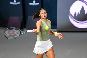 Emma Raducanu enfrenta preocupações de saúde após derrota em Dubai