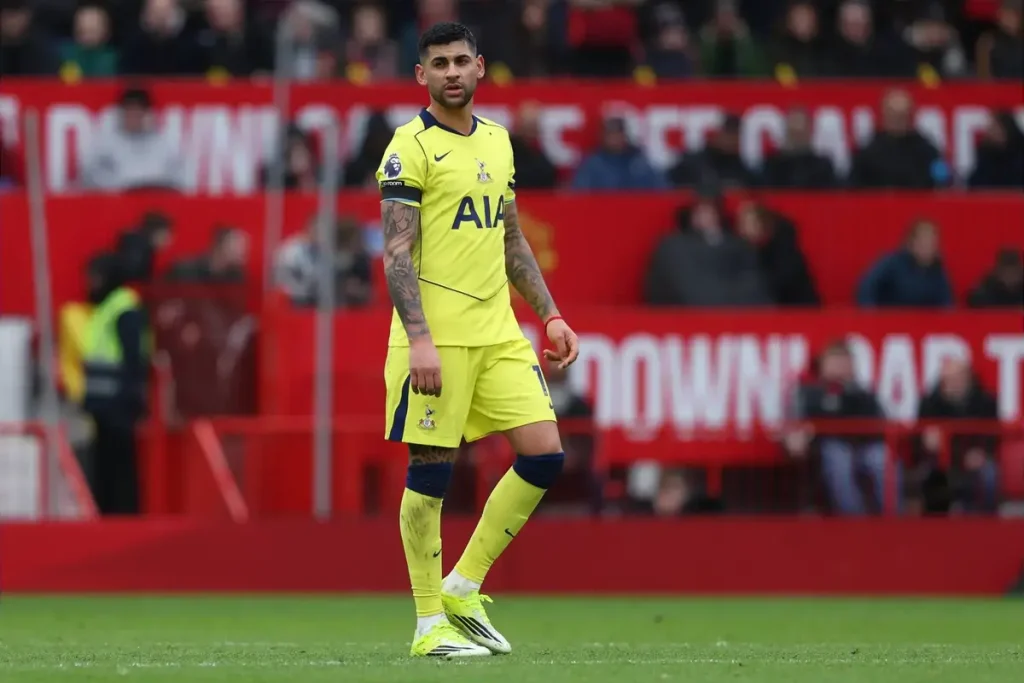 Adeptos dos spurs pedem a saída de defesa avaliado em 60 milhões devido a problemas disciplinares