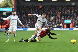 Rooney critica decisão polémica sobre mão de Digne em jogo decisivo