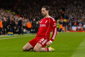 Arne Slot elogia jogador do Liverpool como ‘quase ridículo’ esta temporada