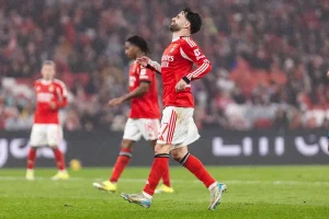Benfica is preparing changes in the lineup for the decisive match against Santa Clara.