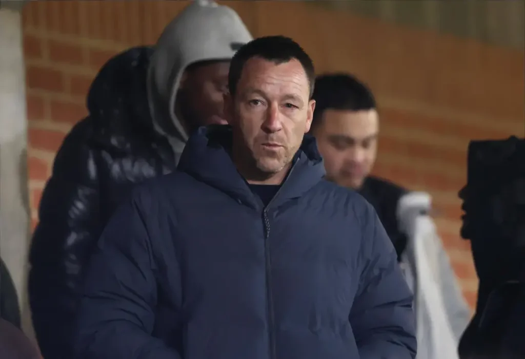 John Terry expressa frustração por ausência no cargo de treinador do Chelsea