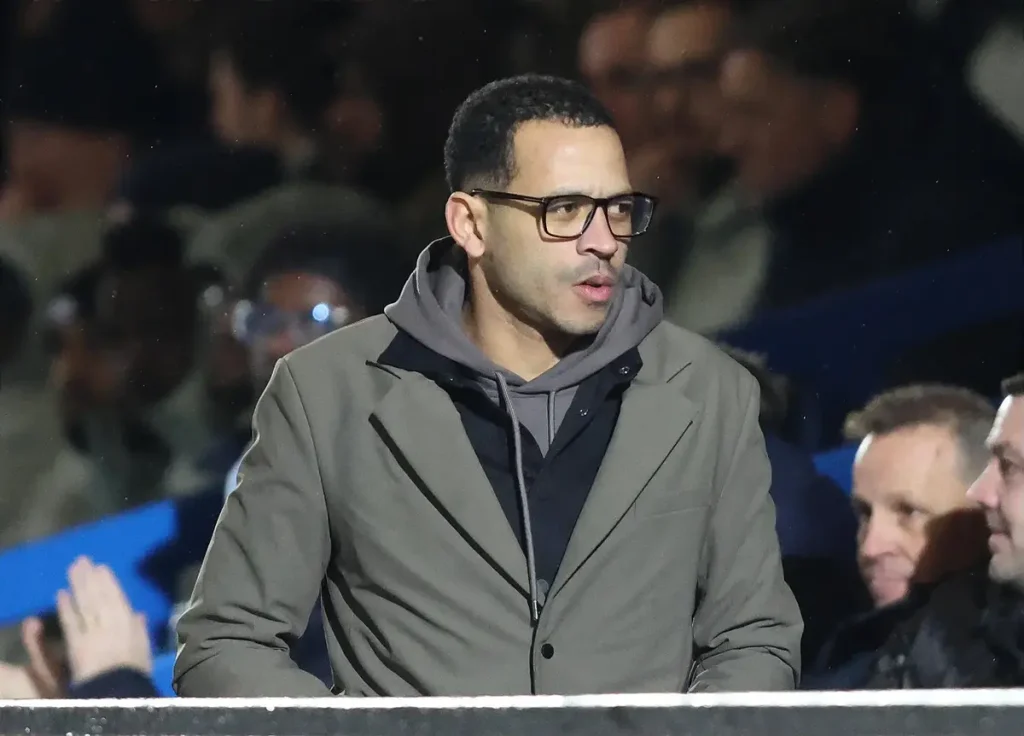 Liam Rosenior antecipa grande novidade para o Chelsea na próxima semana