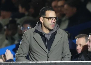 Liam Rosenior antecipa grande novidade para o Chelsea na próxima semana