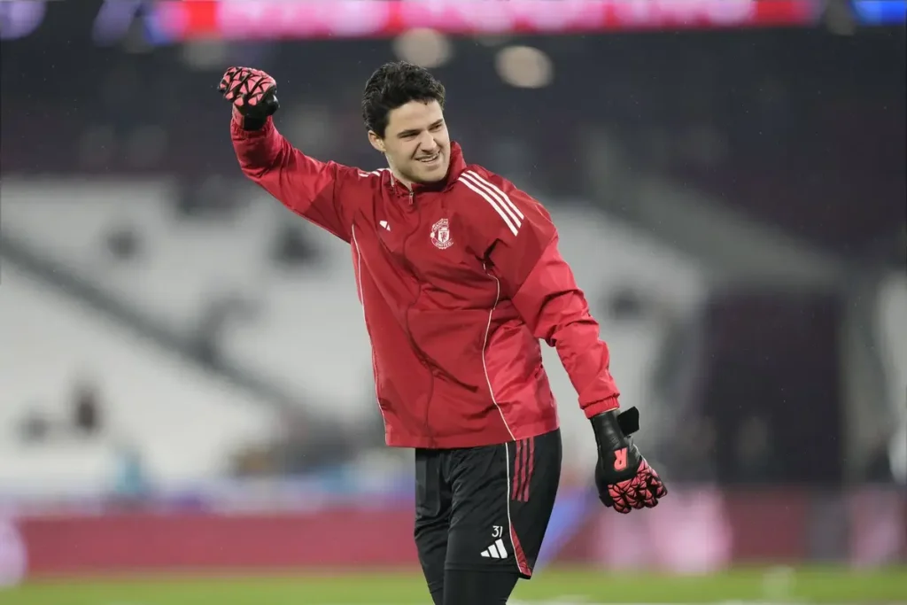 Senne Lammens brilha no tumulto dos jogos de ‘guerra’ do United