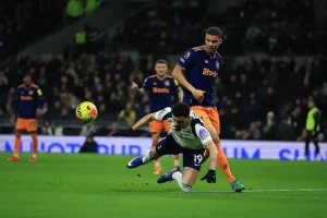 Tottenham enfrenta preocupação com Dominic Solanke antes do derby com o Arsenal