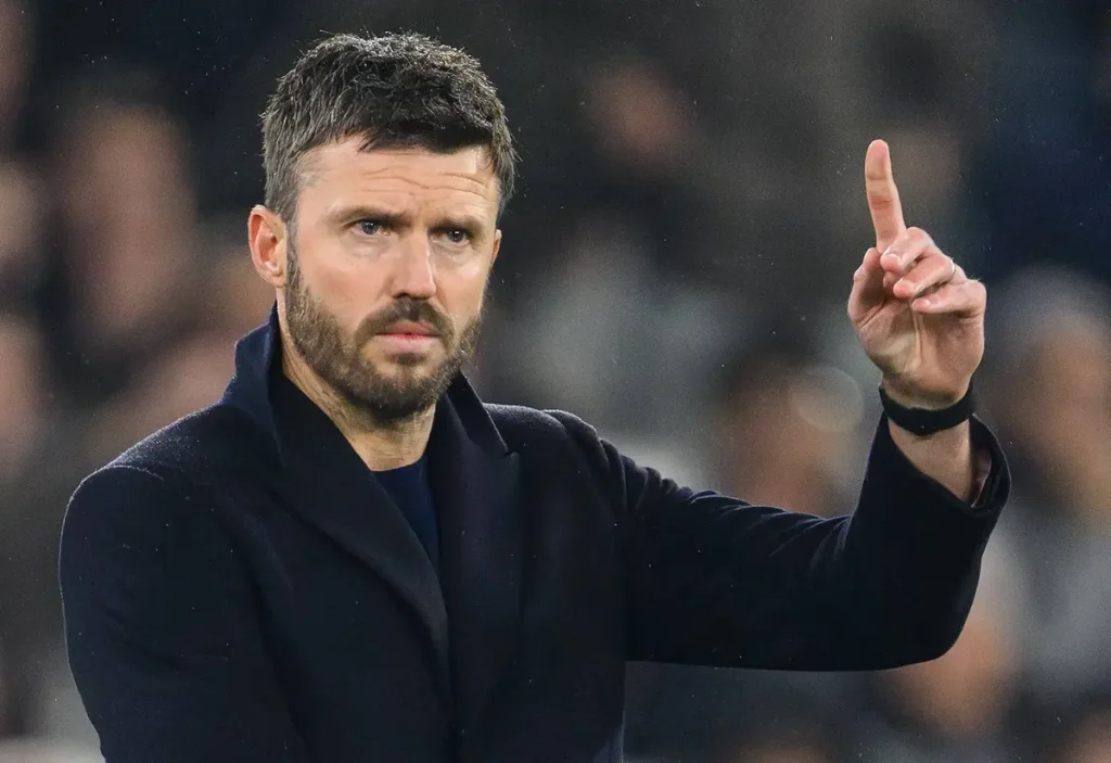 Michael Carrick enfrenta desafio crucial para se tornar treinador efetivo do Manchester United