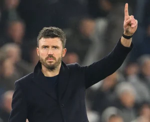 Manchester United perto de confirmar Michael Carrick como treinador permanente