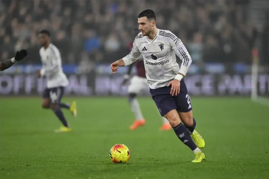 Diogo Dalot brilha e renasce sob o comando de Michael Carrick no Manchester United