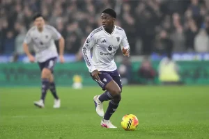 Michael Carrick elogia jovem talento do Manchester United, Kobbie Mainoo